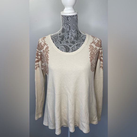 FREE PEOPLE Long Sleeve Cream Shirt with Brown Paisley Pattern On Shoulders ✨🤎 - Picture 1 of 9